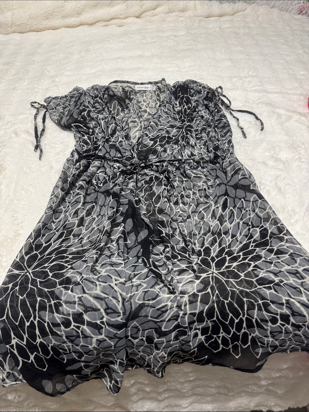 St John Bay Black & Gray Swim Coverup with Adjustable Tie Sleeves and Waist - Picture 6 of 6